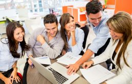 COMO MOTIVAR AS PESSOAS?